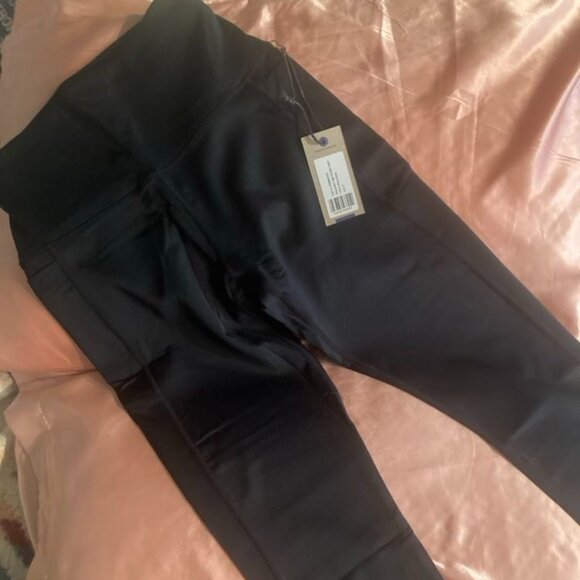 High Rise Capri Genesis Leggings - Picture 2 of 2